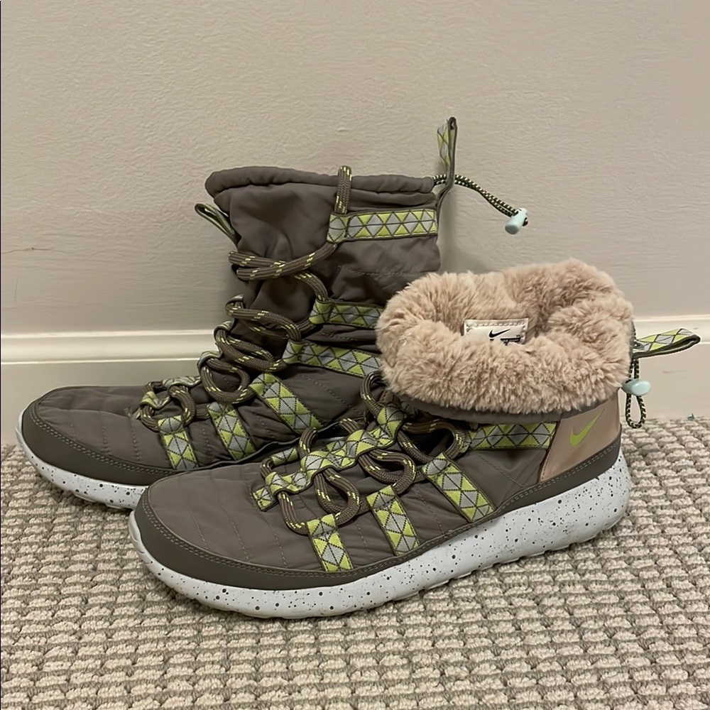 Nike Rosherun Hi Sneakerboot Print Size 9 Wmn 616724-001 Grey Volt